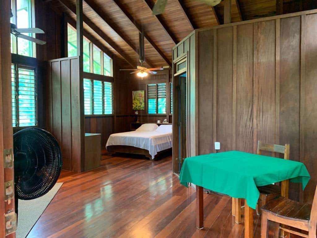 Mal Pais Surf Camp Hotel Playa Santa Teresa  Kamer foto