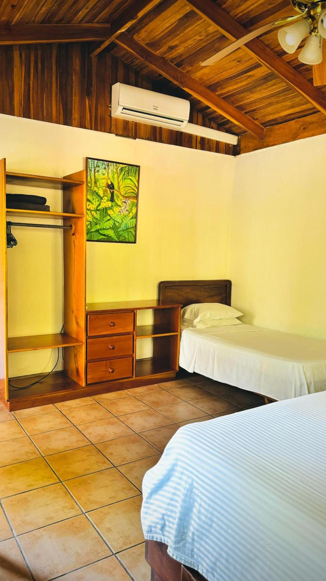 Mal Pais Surf Camp Hotel Playa Santa Teresa  Buitenkant foto