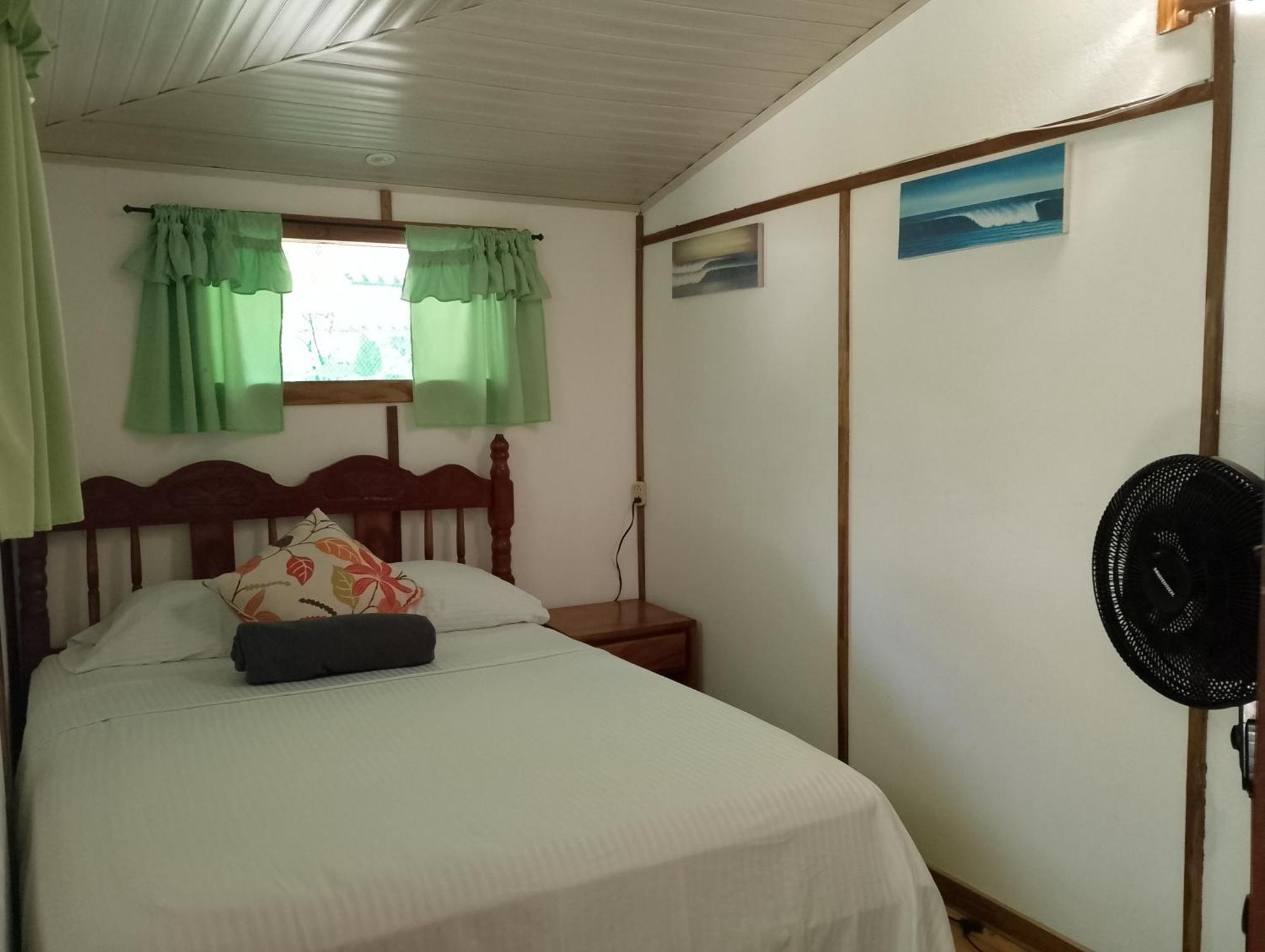 Mal Pais Surf Camp Hotel Playa Santa Teresa  Buitenkant foto